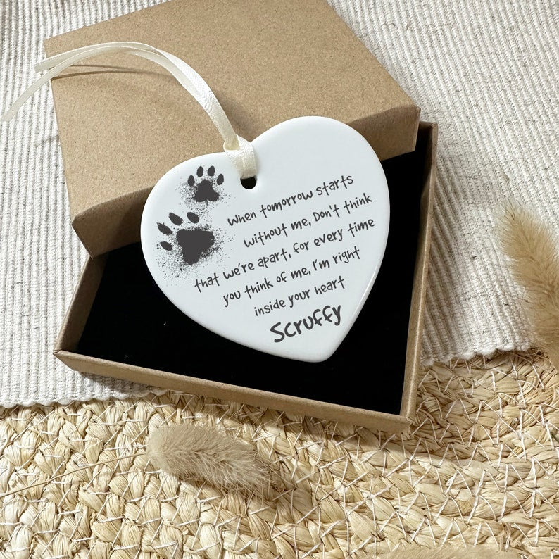 Pet Loss Memorial Plaque, Bereavement Paw Print Keepsake to Remember a Loved Pet / Dog, Personalized with Name