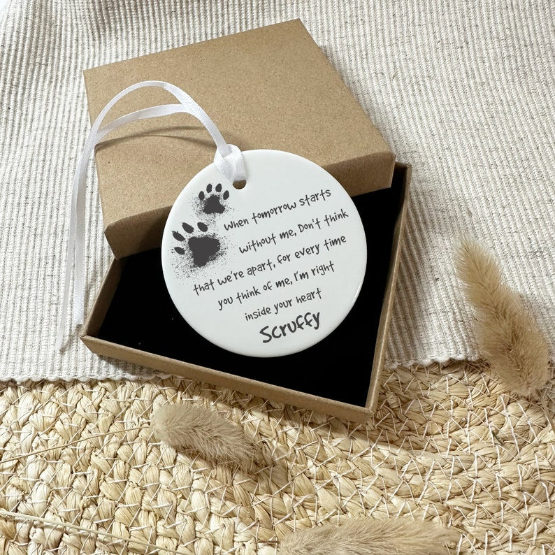 Pet Loss Memorial Plaque, Bereavement Paw Print Keepsake to Remember a Loved Pet / Dog, Personalized with Name